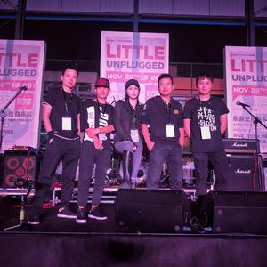 双女主牛奶和冰块
